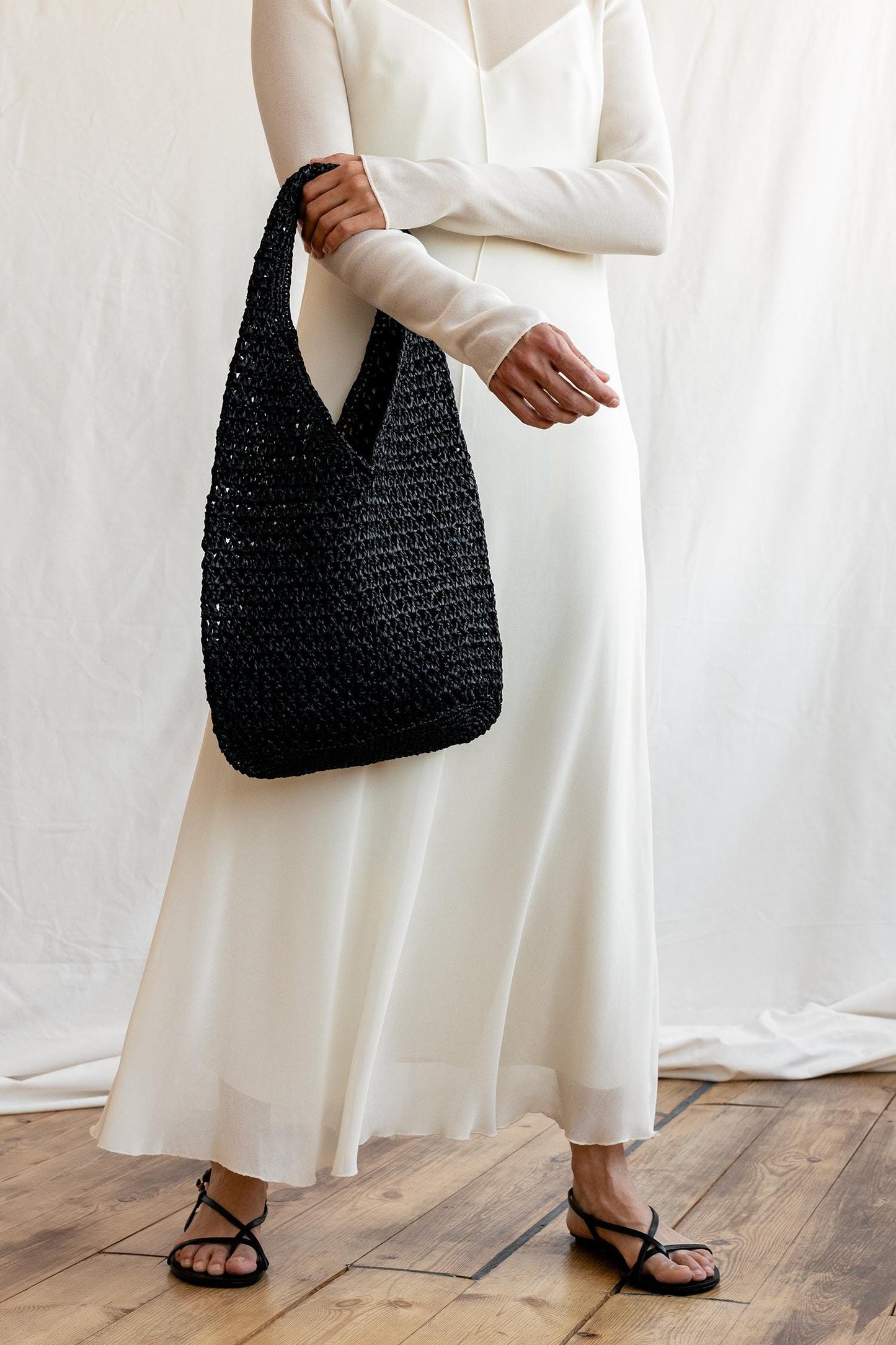 Crochet Raffia Tote in Natural, Summer Tote Bag, Straw Mesh Bag, Lightweight Tote, Crochet Shoulder Bag, One Handle Bag — The Daphne Tote