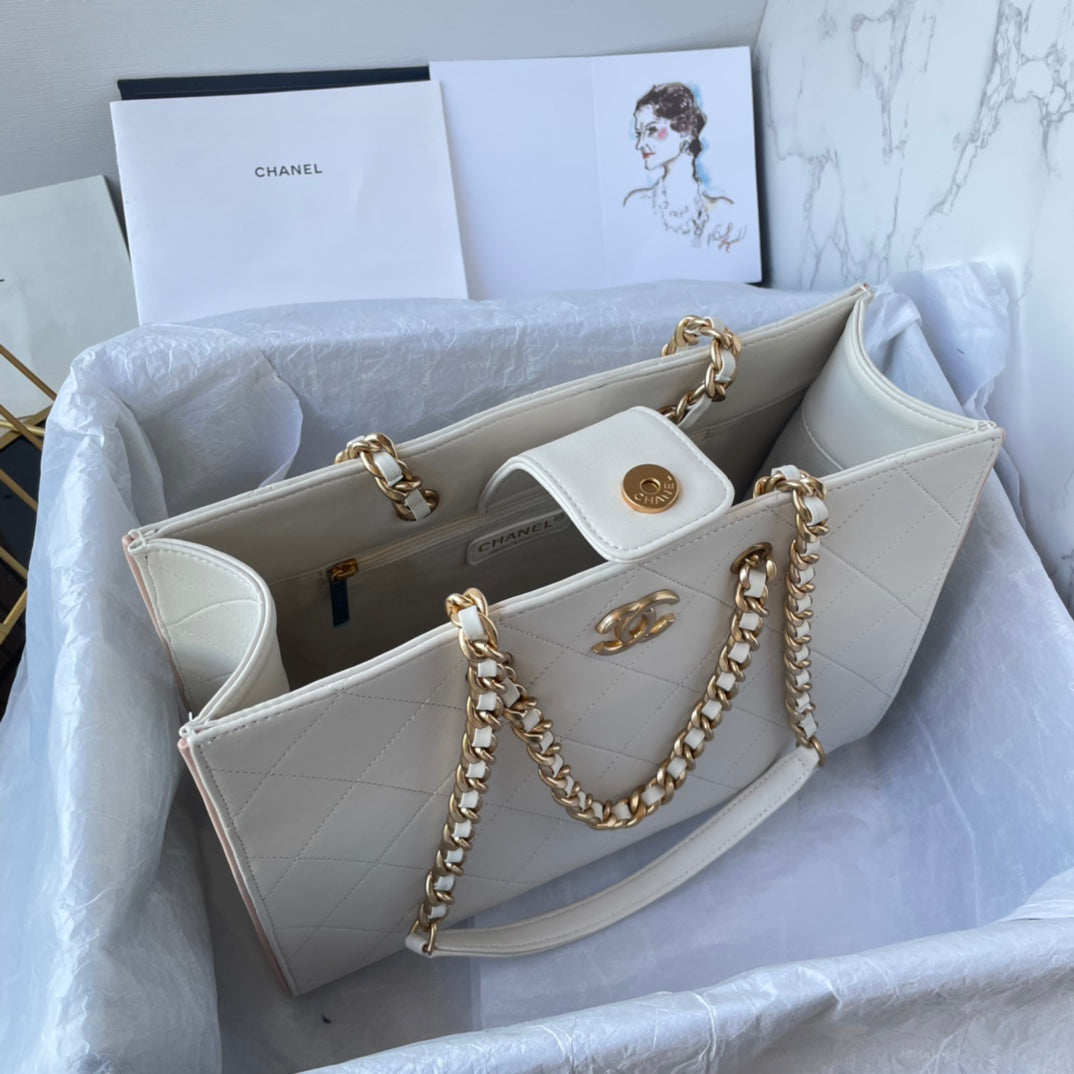 CC Small Tote 31cm White Lambskin Gold Hardware 31 x 24 x 11cm