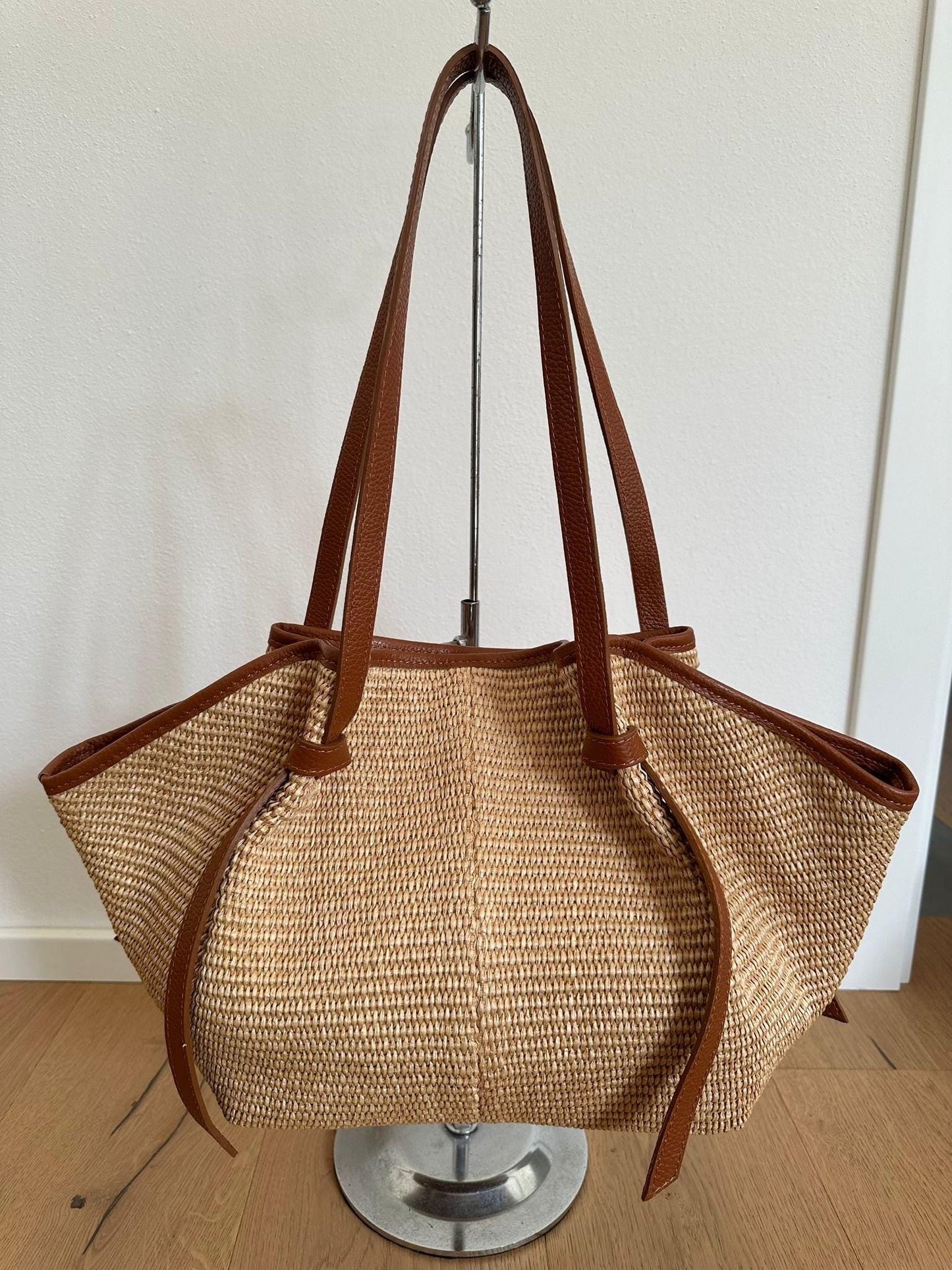 Shoulder tote bag in genuine leather and raffia, Italian tote bag, made in Italy bag, summer raffia straw bag, Italian leder pockets, luxury gift