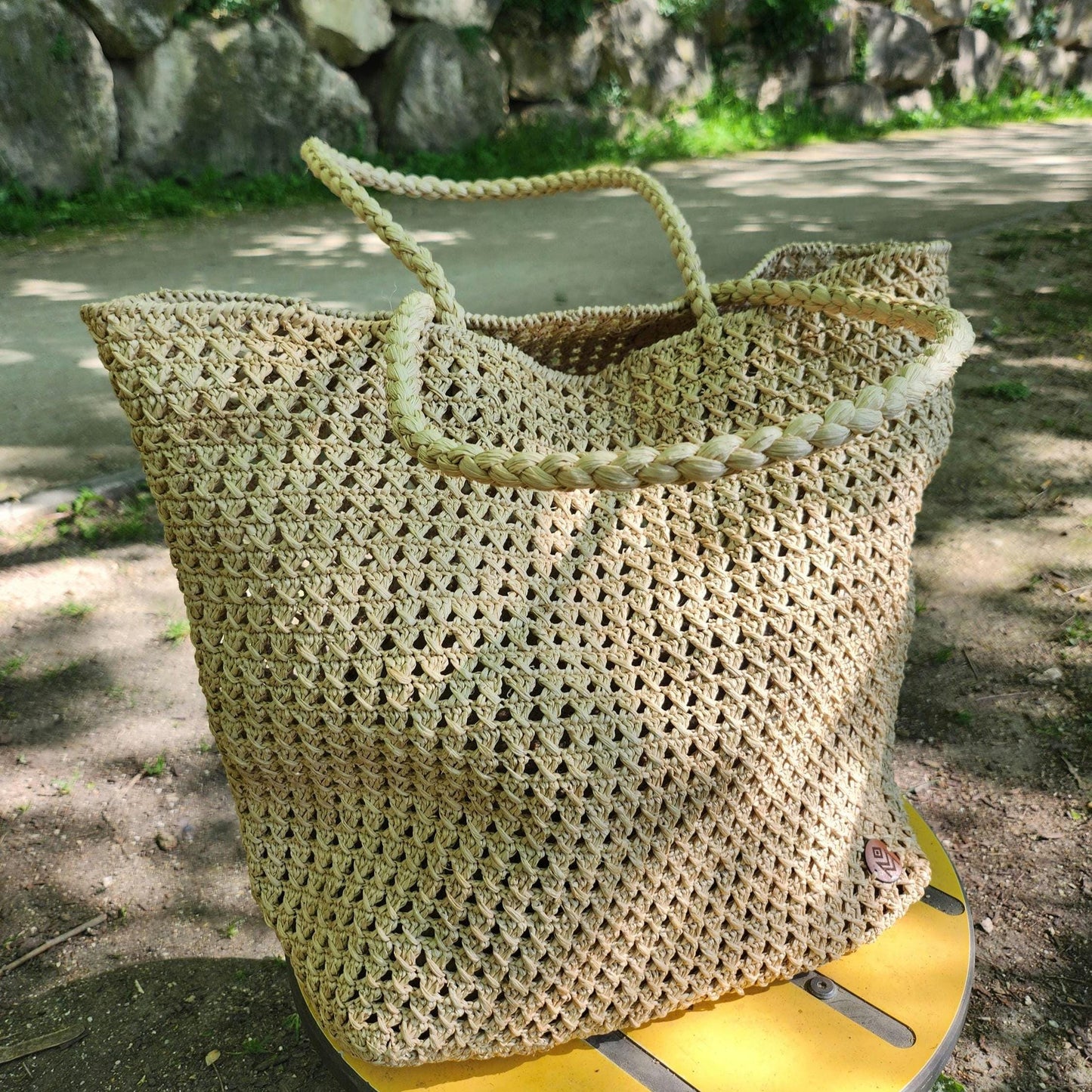 Handmade natural raffia tote bag – Lightweight raffia bag for women – Beach bag, travel bag, vacation bag, summer bag – Handicrafts from Madagascar