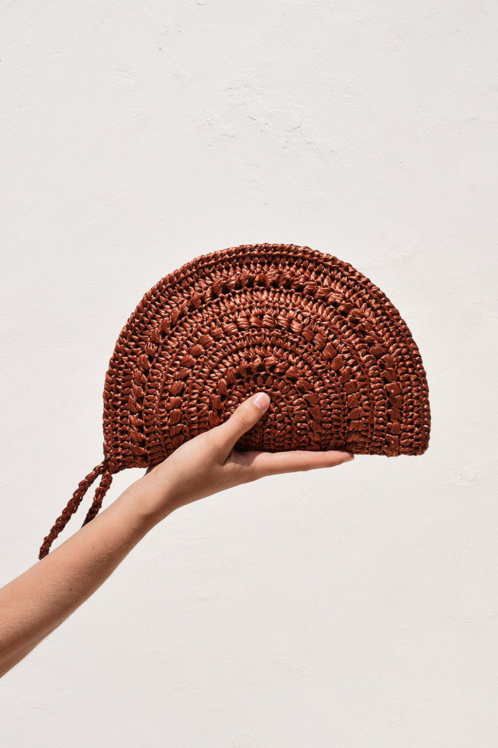 Crochet Raffia Clutch, Half Moon Clutch, Straw Wristlet Purse, Minimal Boho Clutch, Raffia Handbag, Crochet Summer Bag — Raffia Moon Clutch