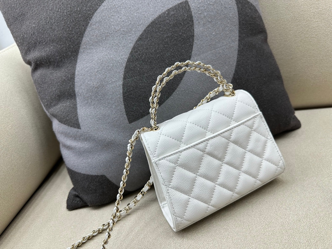 CC Clutch With Chain Caviar White 12 × 15 × 6 cm