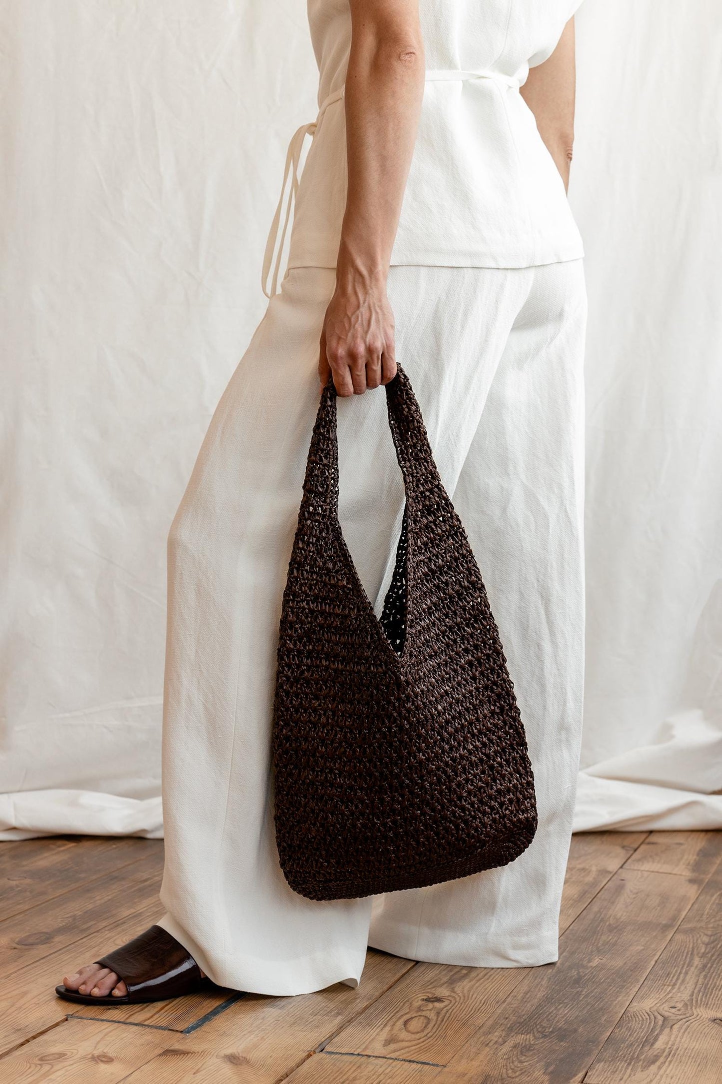 Crochet Raffia Tote in Natural, Summer Tote Bag, Straw Mesh Bag, Lightweight Tote, Crochet Shoulder Bag, One Handle Bag — The Daphne Tote