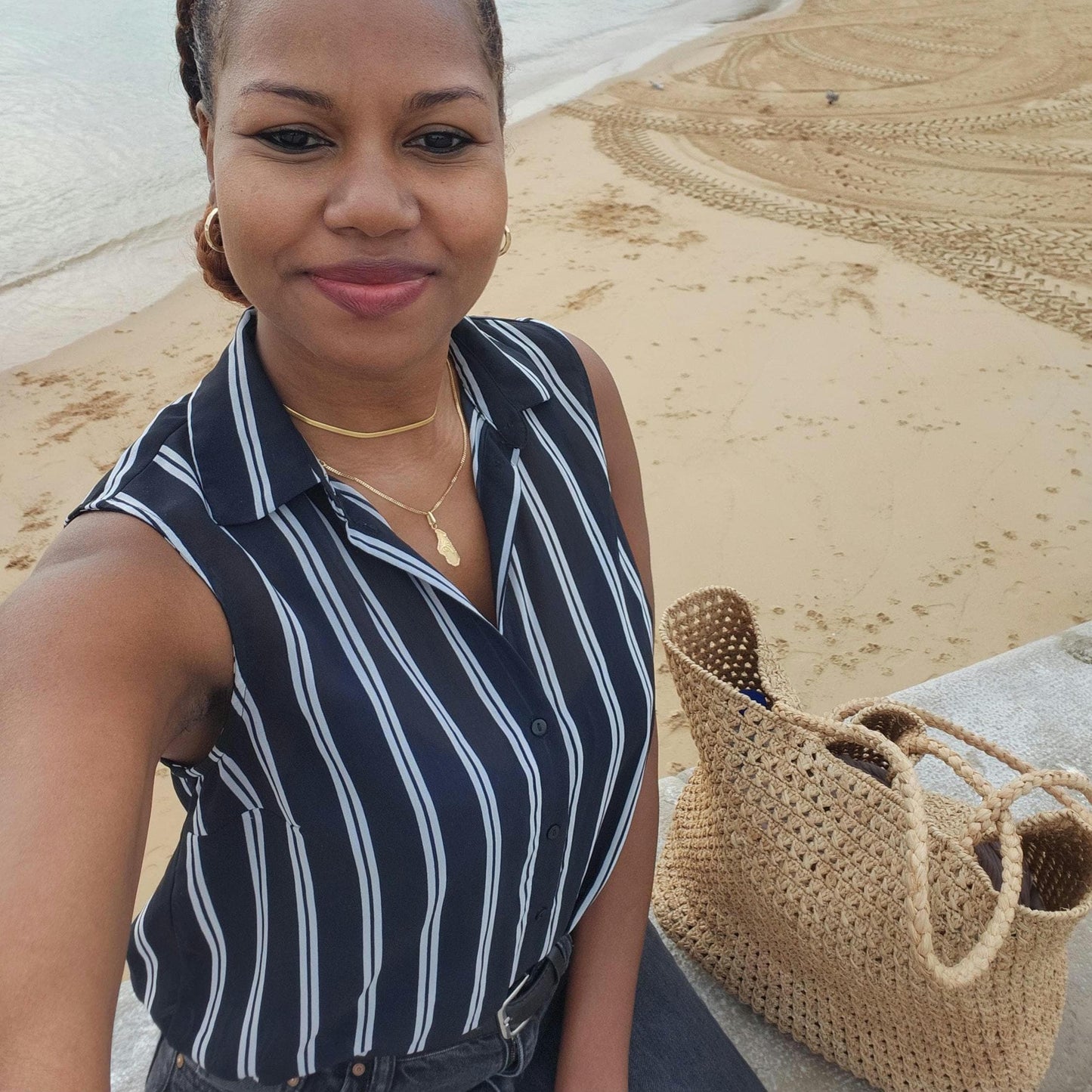Handmade natural raffia tote bag – Lightweight raffia bag for women – Beach bag, travel bag, vacation bag, summer bag – Handicrafts from Madagascar