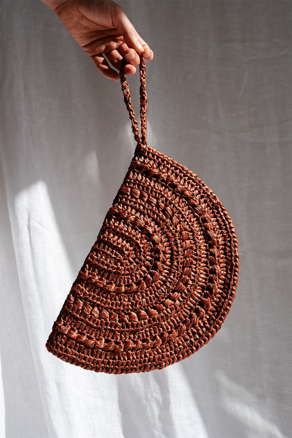 Crochet Raffia Clutch, Half Moon Clutch, Straw Wristlet Purse, Minimal Boho Clutch, Raffia Handbag, Crochet Summer Bag — Raffia Moon Clutch